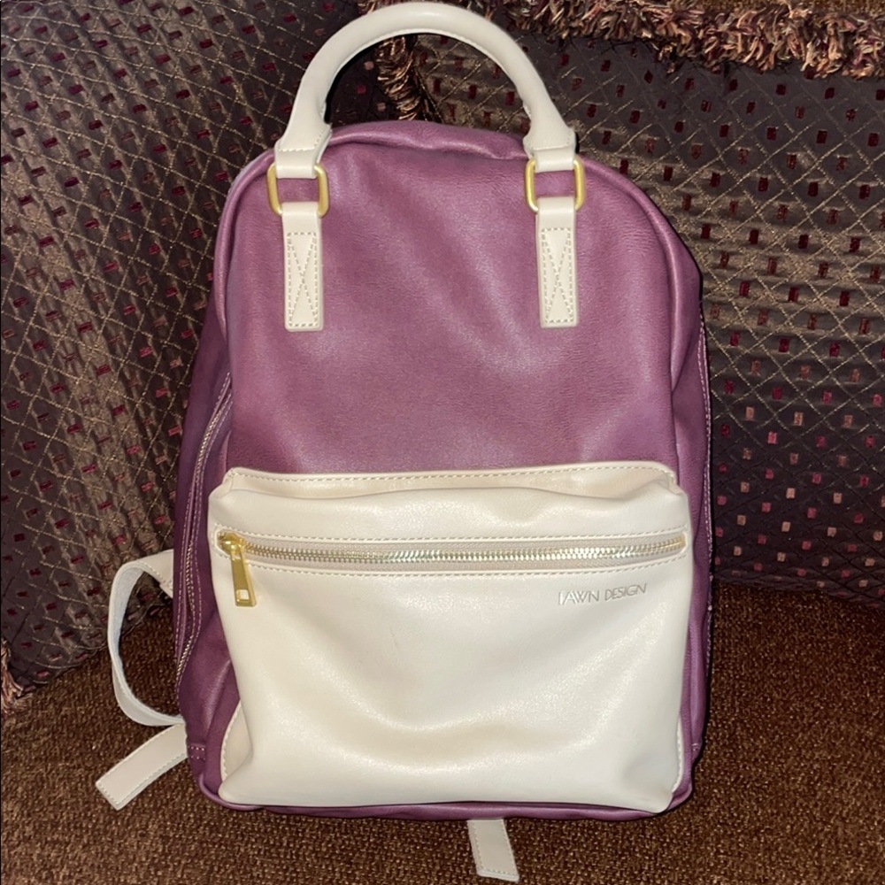 Purple and White Bags with Style and Functionality
